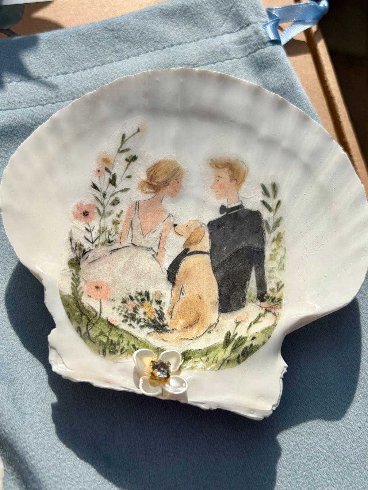 "Mr & Mrs" Wedding Scallop Shell Trinket Dish with Labrador